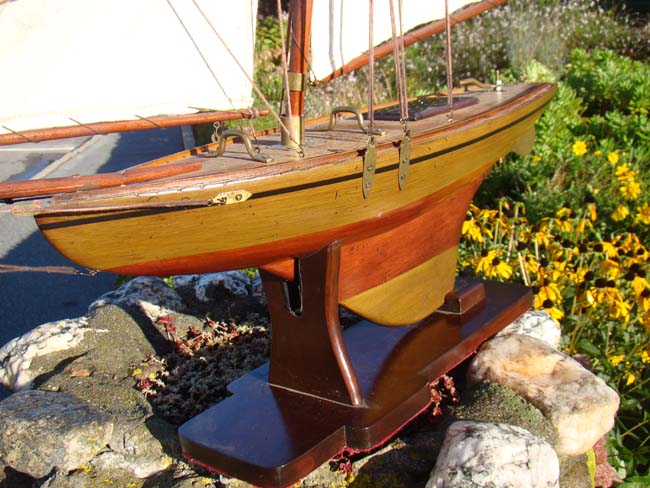 A nice plank-on-frame hand made 1920's style pond boat — image 3